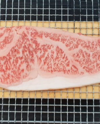 Striploin de wagyu japonés A5+ de Arita Farm, pieza entera con marmoleo intenso – The Butcher Society